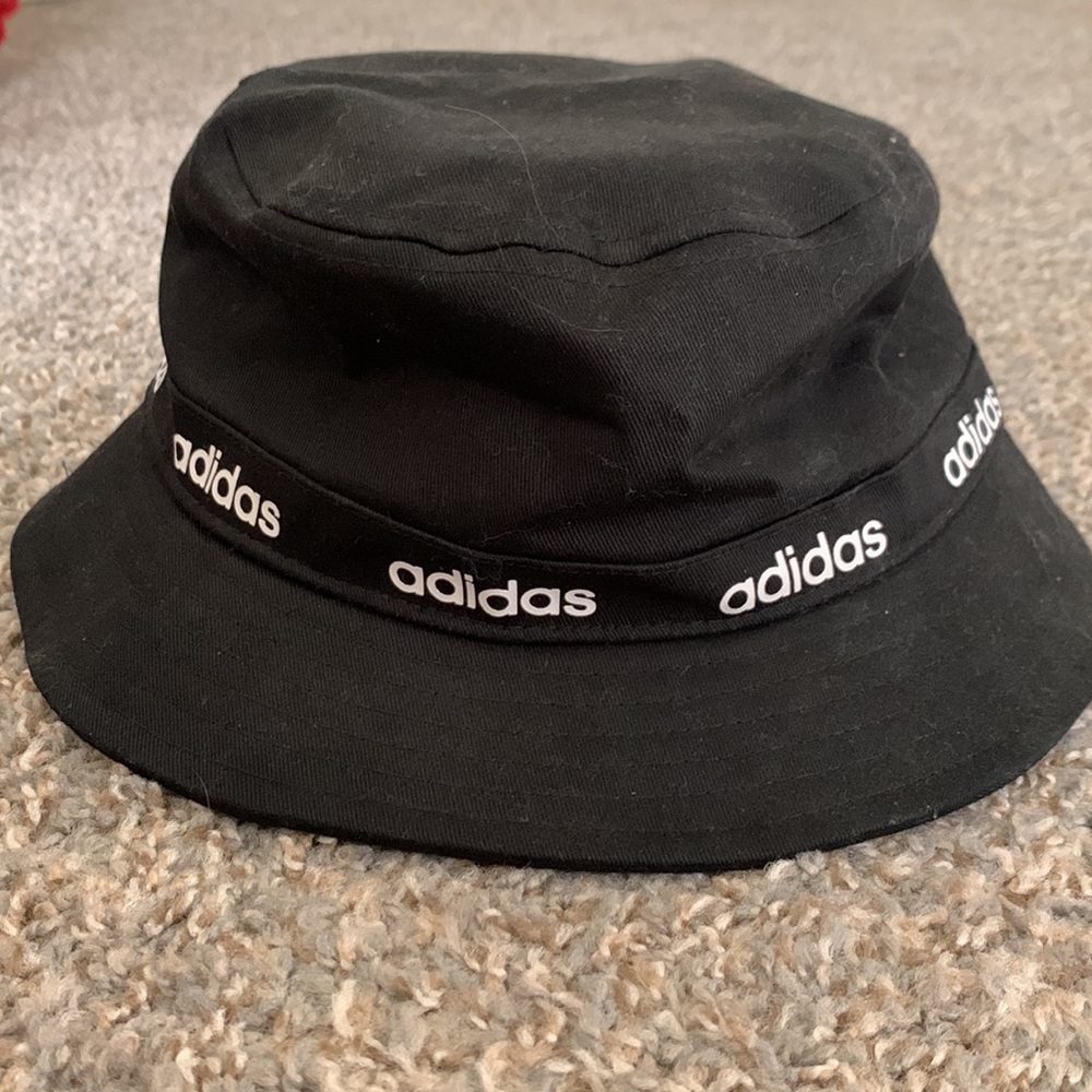 Adidas bucket hat